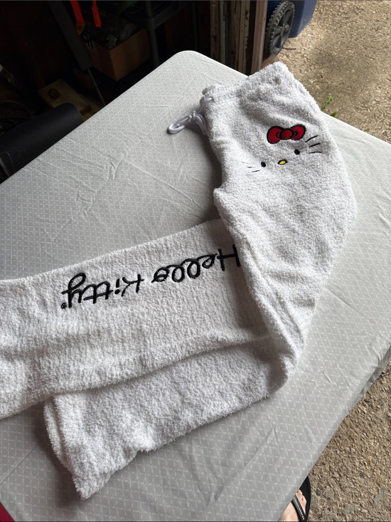 Hello Kitty Other - Hello Kitty Women’s White Sherpa Lounge pants